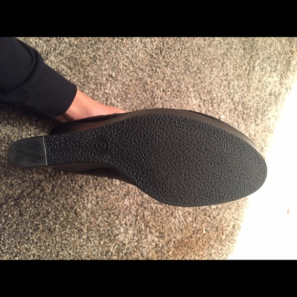 Black booties. - Picture 4 of 4