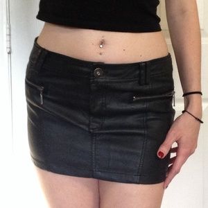 VEGAN Leather Miniskirt, Size 3/4 Medium