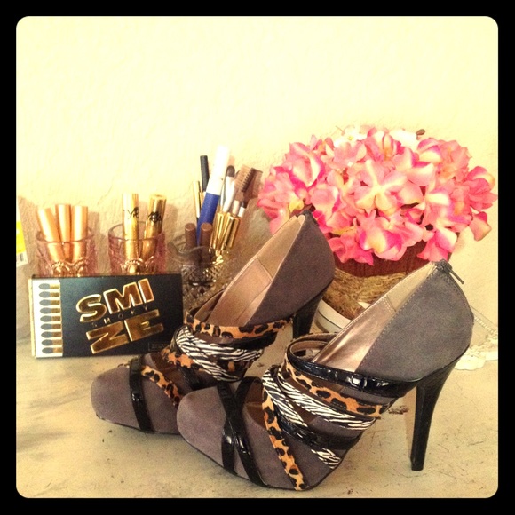 Sexy animal print heel