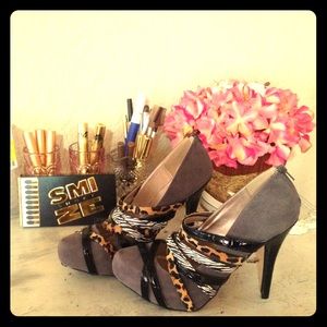 Sexy animal print heel