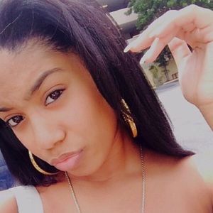 Meet your Posher, Iris