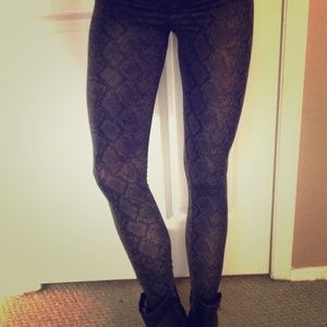 SNAKE PRINT Tights/leggings, Size 6/Medium