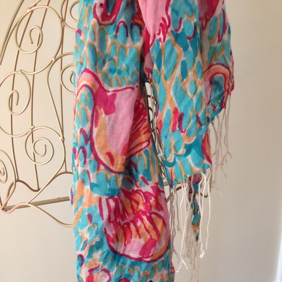 Lilly Pulitzer "Peel & Eat" Flamingo Murfee Scarf - Picture 4 of 4