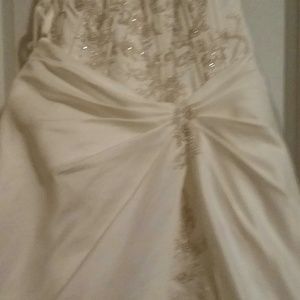 Wedding dress, 2 veils, and accessories