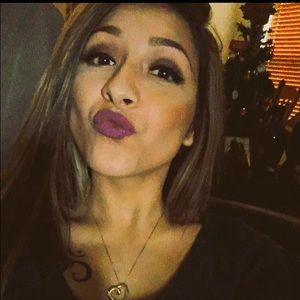 Meet your Posher, Daniella