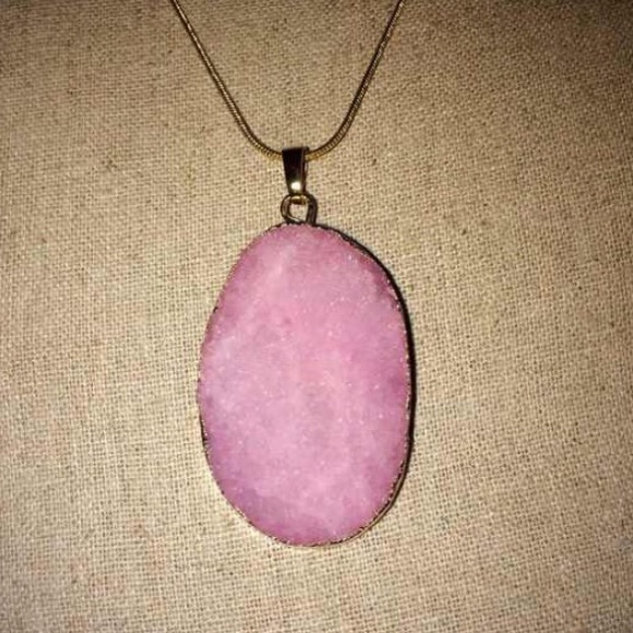 NWOT Pink Druzy Quartz Necklace