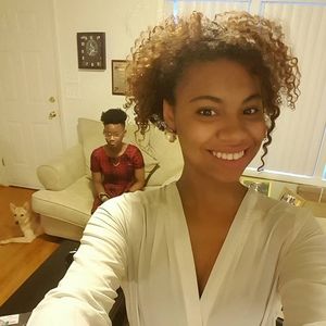 Meet your Posher, Tia