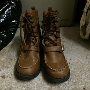 Brown lace up buckle snow boots