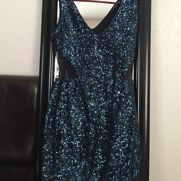Bebe sequin mesh V neck Dress - Picture 1 of 2
