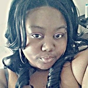 Meet your Posher, Chanel