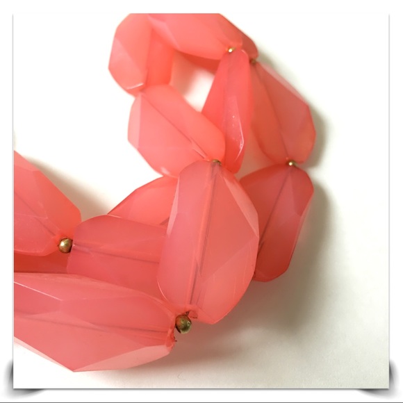 🌺 Chunky Coral Bead Necklace 🌺 - Picture 2 of 2