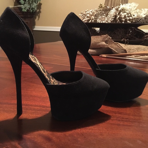 Black velvet heels