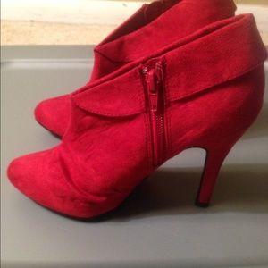 Women size 6 bootie heels