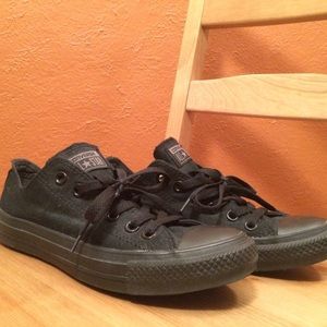 All-black low top Converse size 7