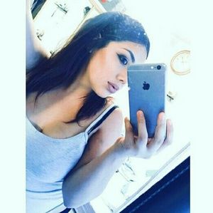 Meet your Posher, Andreina