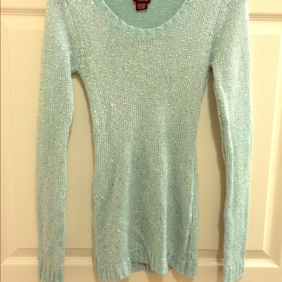 Long-sleeved tiffany blue sequince sweater!