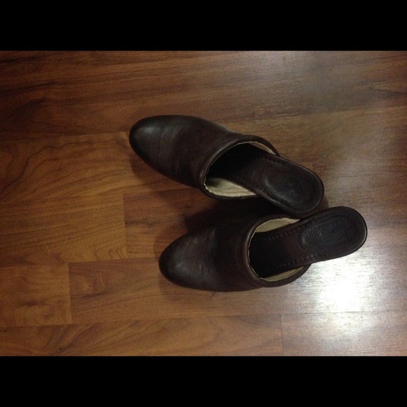 Frye clogs