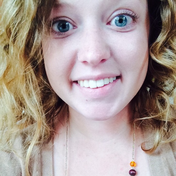 Meet your Posher, Alexis