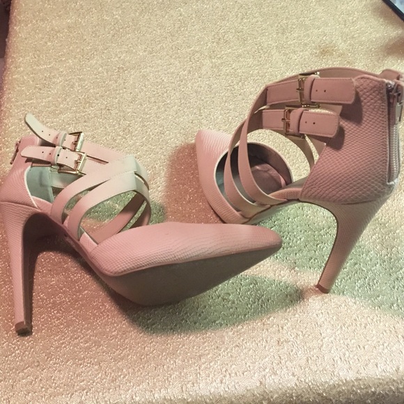 [SOLD] Virtue-27X Pumps - Picture 4 of 4