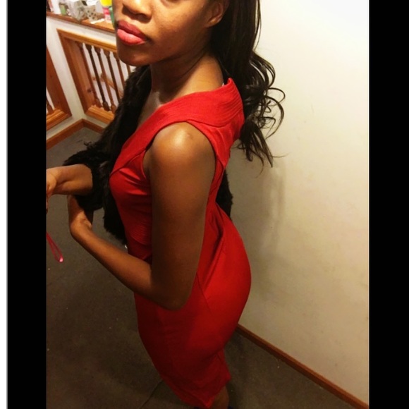 ⚡️H and M red dress 💃🏽 - Picture 2 of 4