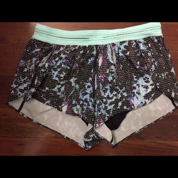 Lululemon sprint in a minute shorts