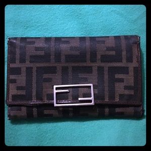 💯 Authentic Fendi Wallet (used)