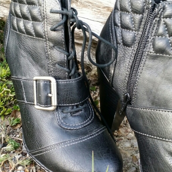 Black ankle boots 3"heel. NWOT - Picture 2 of 3