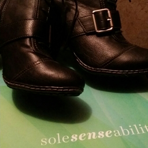 Black ankle boots 3"heel. NWOT - Picture 3 of 3