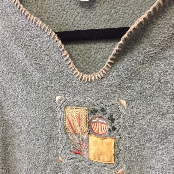 Green sweater - Picture 2 of 2