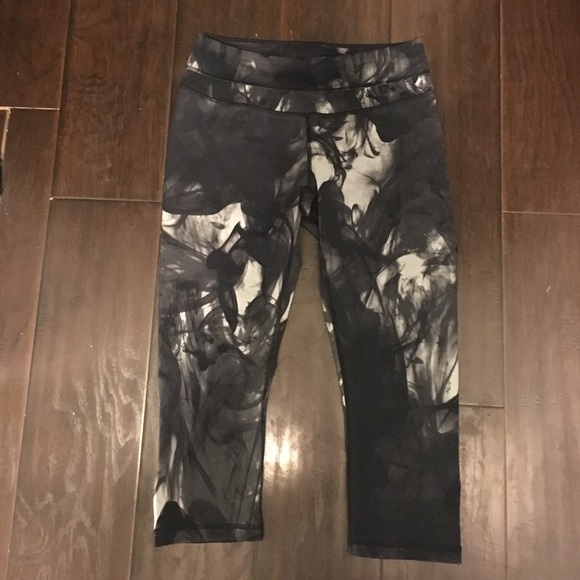 Lucy Capri yoga pant