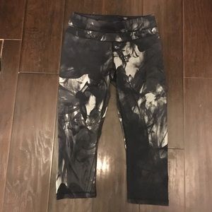 Lucy Capri yoga pant
