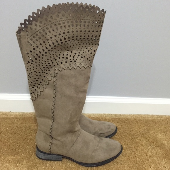 Beige Boots😍