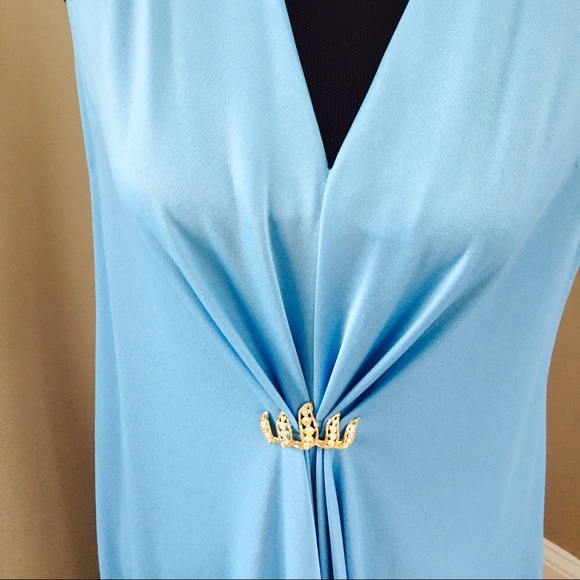 Very long dramatic 70s gown with brooch - Picture 4 of 4