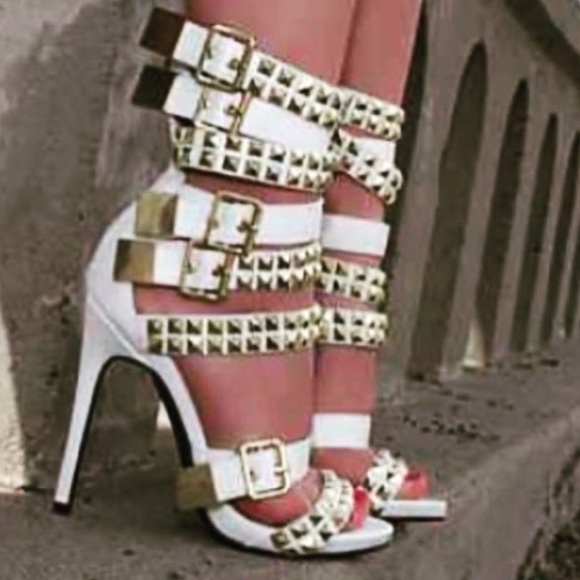 Nelly Bernal "Navaeh"