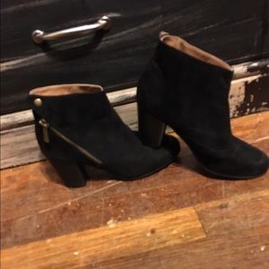 Qupid size 7 black booties!