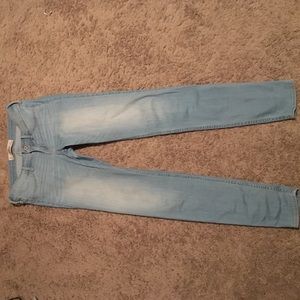 Light wash Hollister Jeans!