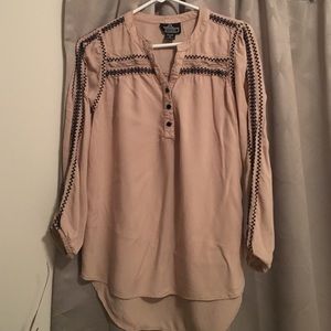 Beautiful embroidered hi/low shirt