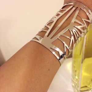 ✨🆕 IN PACKAGE. Beautiful Cuff Bracelet✨