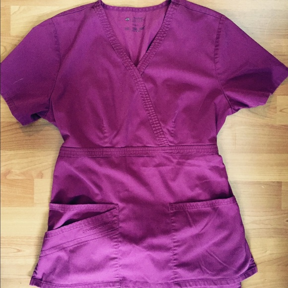 Cheerokee luxury scrub top small. Wine color