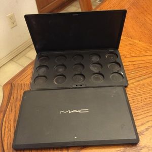 Empty  MAC eyeshadow palette
