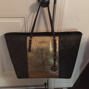 Pending trade with zayram Mk jet set large tote