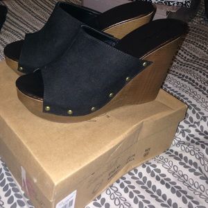 Black Wedges