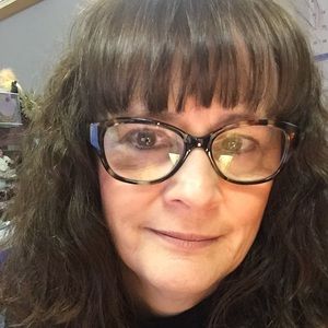Meet your Posher, Cynthia
