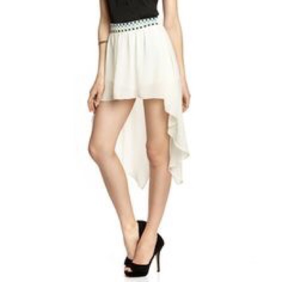 Adorable hi-lo skirt - Picture 1 of 4
