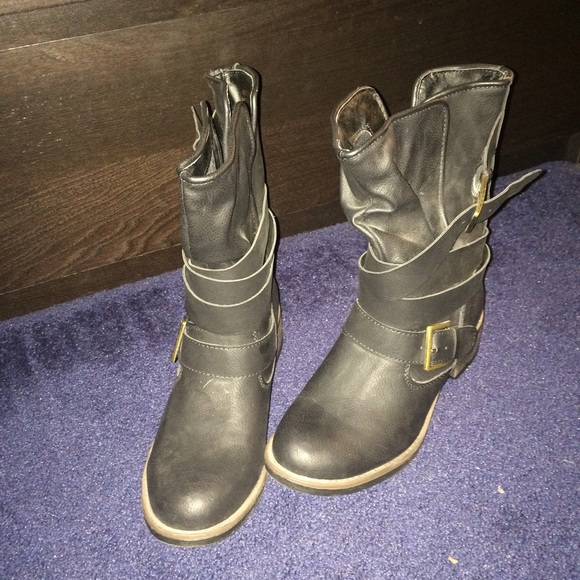 Black boots!