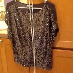 Jennifer Lopez sequined grey holiday top.