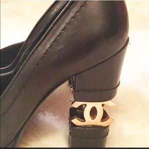 👑Host pick!👑Chanel heels
