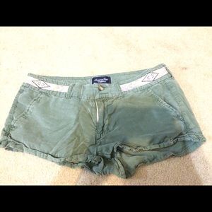 American Eagle green shorts