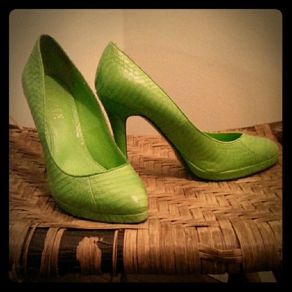 Ralph Lauren Lime Green heels size 7