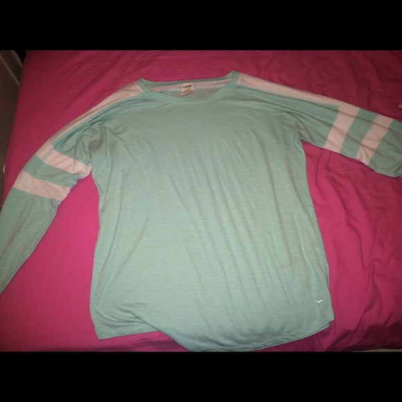 VS crew tee